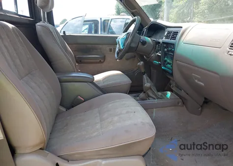 2000 Toyota Tacoma from USA, damaged, VIN 4TAPM62N3YZ661684